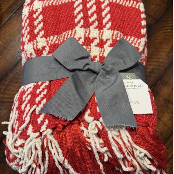 NEW Target Threshold Knit Fringed Throw Blanket 50x60” | Holiday Red White Plaid - Picture 1 of 6